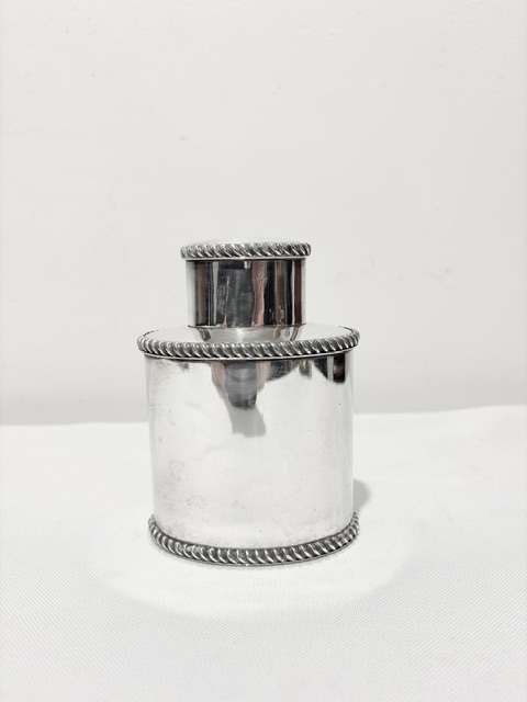 Smart Antique Silver Plated Cylindrical Shaped Tea Caddy Smart Antique Silver Plated Cylindrical Shaped Tea Caddy