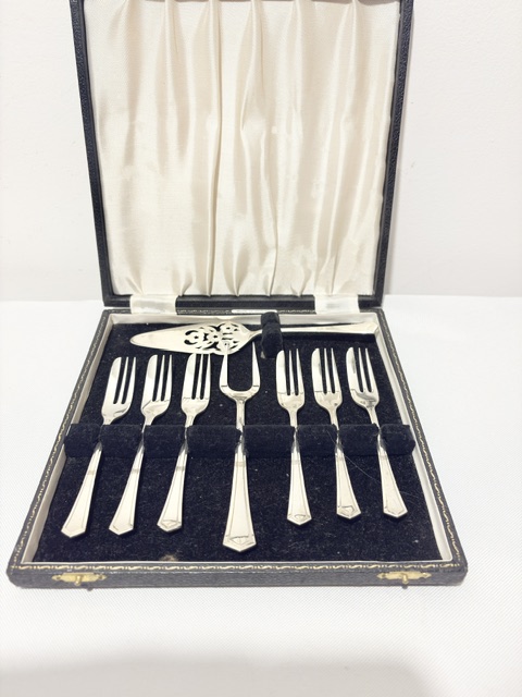 Cased Set of Six Vintage Cake Forks with Cake Slice and Serving Fork Cased Set of Six Vintage Cake Forks with Cake Slice and Serving Fork