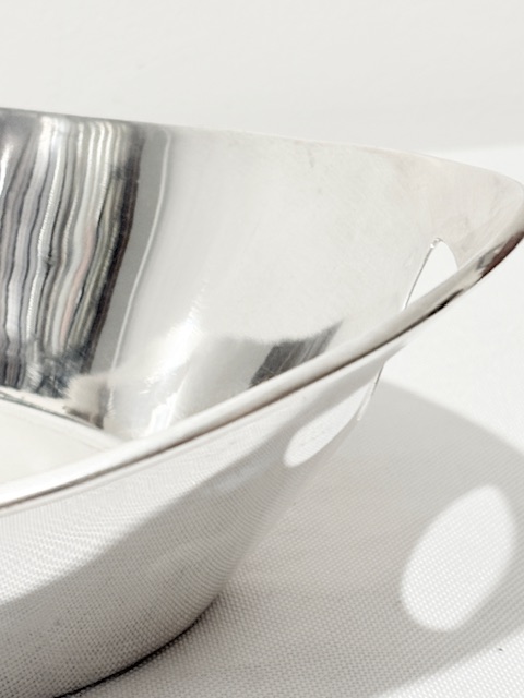 Antique Simple in Design Silver Plated Bread Roll Dish Antique Simple in Design Silver Plated Bread Roll Dish