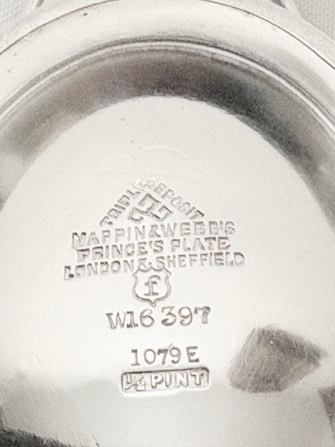 Handsome Pair of Antique Silver Plated Gravy Boats Handsome Pair of Antique Silver Plated Gravy Boats